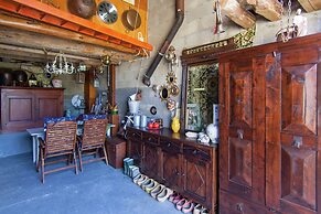 Romantic Cottage With Shared Swimming Pool