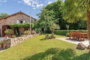 Romantic Cottage With Shared Swimming Pool