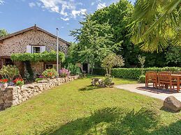 Romantic Cottage With Shared Swimming Pool