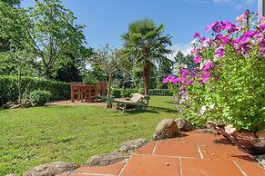 Romantic Cottage With Shared Swimming Pool