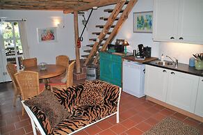 Romantic Cottage With Shared Swimming Pool