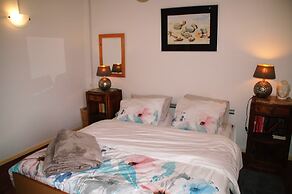 Romantic Cottage With Shared Swimming Pool