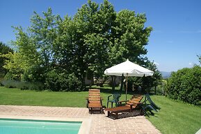 Nice Apartment With Pool and Beautiful Garden