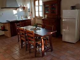 Nice Apartment With Pool and Beautiful Garden