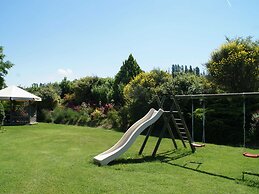 Nice Apartment With Pool and Beautiful Garden