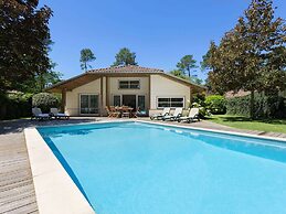 Villa With Large Garden Near Etang de Laprade