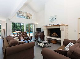 Villa With Large Garden Near Etang de Laprade