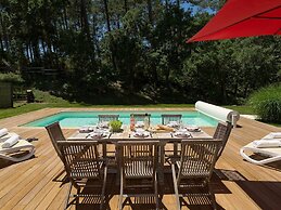 Villa With Large Garden Near Etang de Laprade