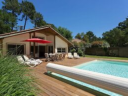 Villa With Large Garden Near Etang de Laprade