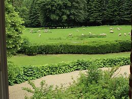 Delightful Castle in Bastogne With Bubble Bath
