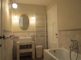 Delightful Castle in Bastogne With Bubble Bath