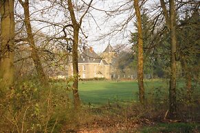Delightful Castle in Bastogne With Bubble Bath