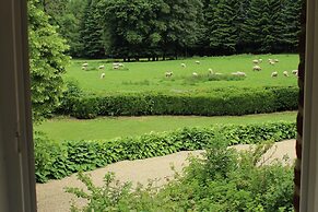 Delightful Castle in Bastogne With Bubble Bath