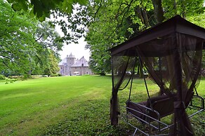 Delightful Castle in Bastogne With Bubble Bath