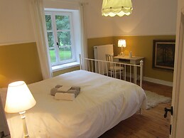 Delightful Castle in Bastogne With Bubble Bath