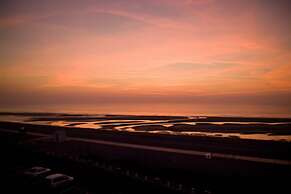 Comfortably Furnished Apartment With a sea View