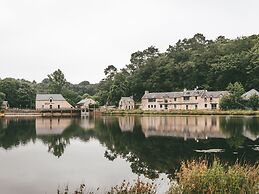 Modernly Furnished Cottage With Beautiful Terrace by a Lake