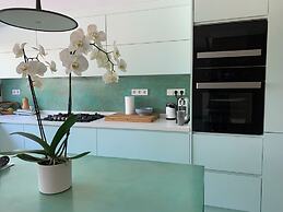 LEMON TREE GUEST HOUSE