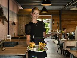 Comfortable Chalet With Microwave, on a Holiday Park 1 km. From the Be