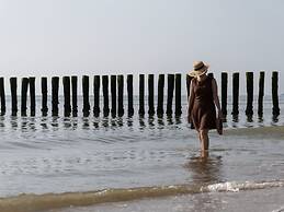 Comfortable Chalet With Microwave, on a Holiday Park 1 km. From the Be