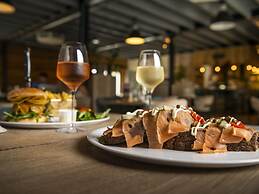 Comfortable Chalet With Microwave, on a Holiday Park 1 km. From the Be