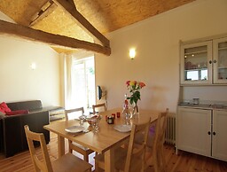Comfortable and Cozy Cottage With Large Terrace