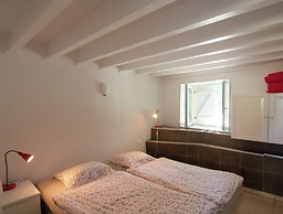 Comfortable and Cozy Cottage With Large Terrace