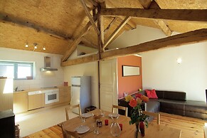 Comfortable and Cozy Cottage With Large Terrace