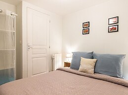 Attractive Holiday Home With Shared Pool in the Luberon