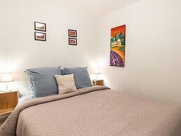 Attractive Holiday Home With Shared Pool in the Luberon