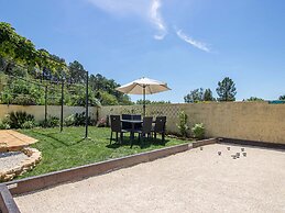 Attractive Holiday Home With Shared Pool in the Luberon