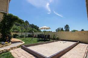 Attractive Holiday Home With Shared Pool in the Luberon