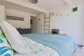 Attractive Holiday Home With Shared Pool in the Luberon