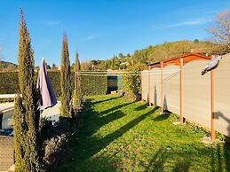Attractive Holiday Home With Shared Pool in the Luberon