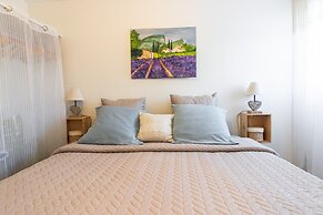 Attractive Holiday Home With Shared Pool in the Luberon