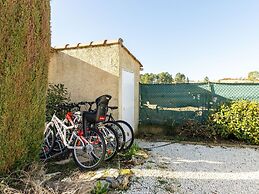 Attractive Holiday Home With Shared Pool in the Luberon