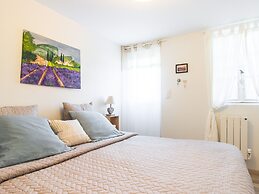 Attractive Holiday Home With Shared Pool in the Luberon