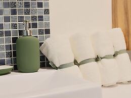 Attractive Holiday Home With Shared Pool in the Luberon