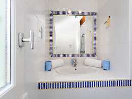 Luxurious Villa With a Dishwasher, Only 3.5km From the Beach