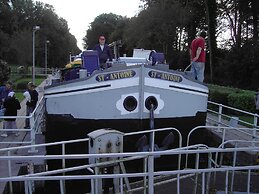Cozy Boat in Merkem Near Lake