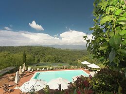 Attractive Apartment in Typical Tuscan Style