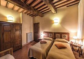 Attractive Apartment in Typical Tuscan Style