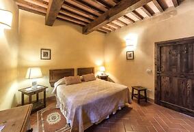Attractive Apartment in Typical Tuscan Style