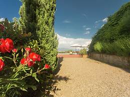Attractive Apartment in Typical Tuscan Style