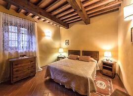 Attractive Apartment in Typical Tuscan Style