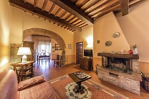 Attractive Apartment in Typical Tuscan Style
