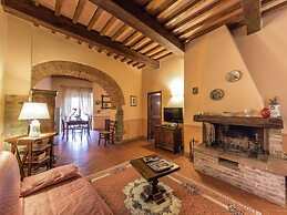 Attractive Apartment in Typical Tuscan Style
