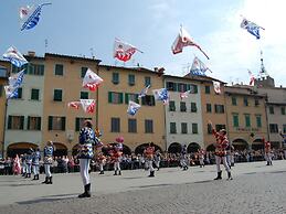 Attractive Apartment in Typical Tuscan Style
