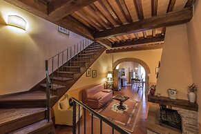 Attractive Apartment in Typical Tuscan Style