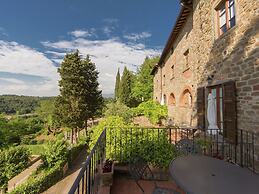 Attractive Apartment in Typical Tuscan Style